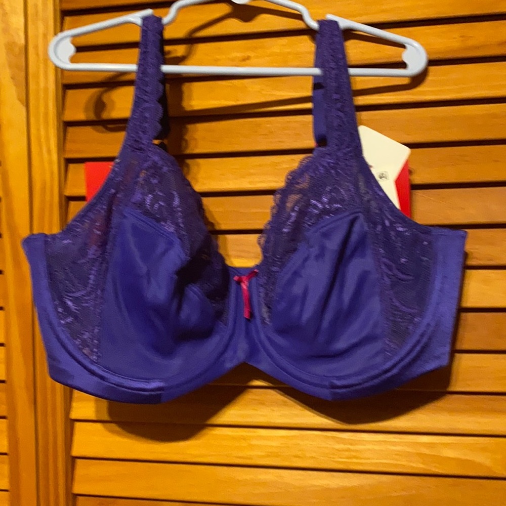 Lilyette New nice bras soft pads very comfortable